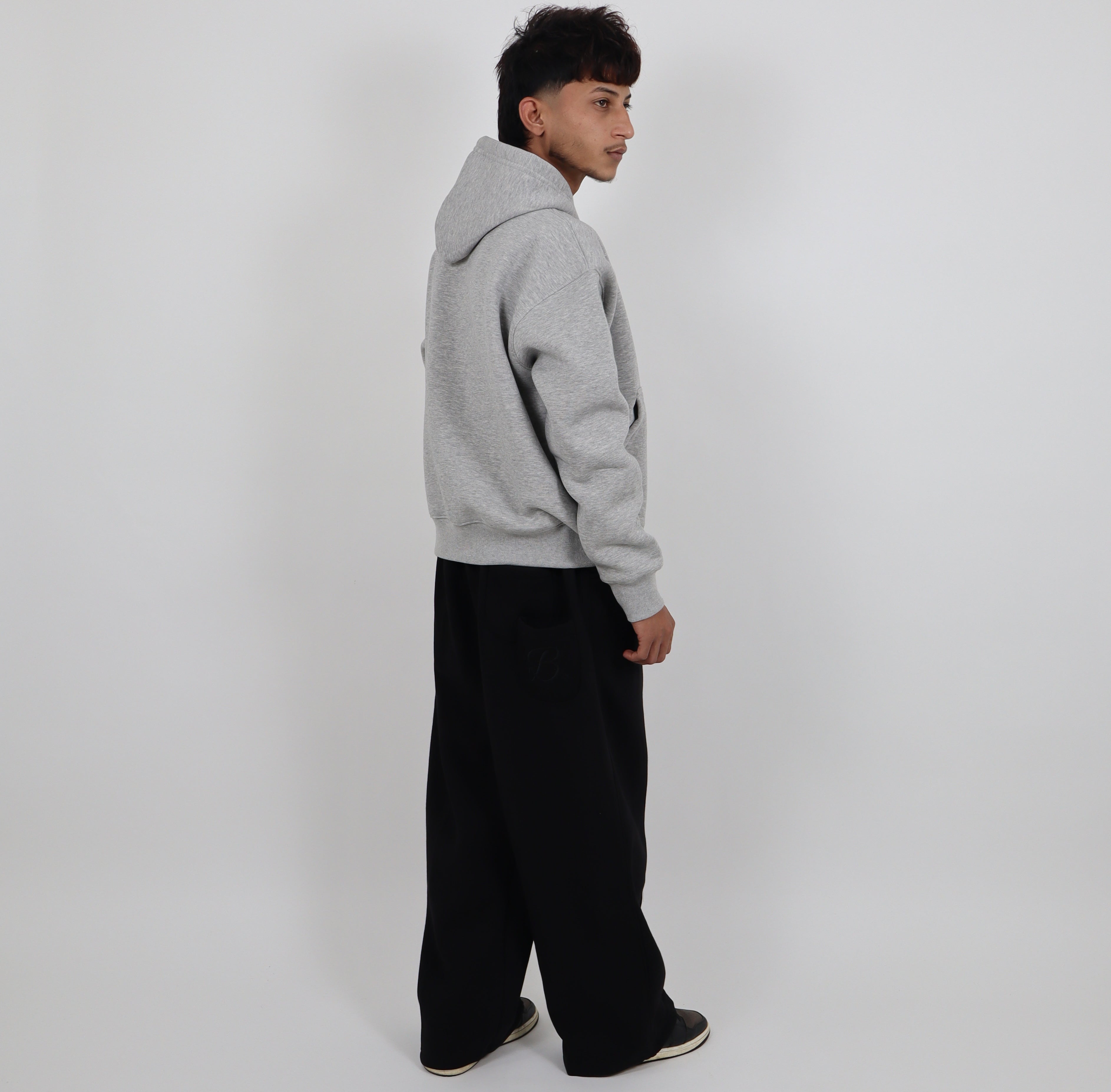 BLACK SWEAT AND GREY HOODIE