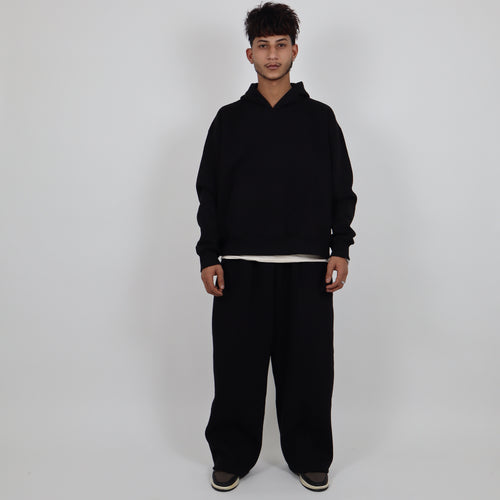 BLACK SWEAT AND BLACK HOODIE