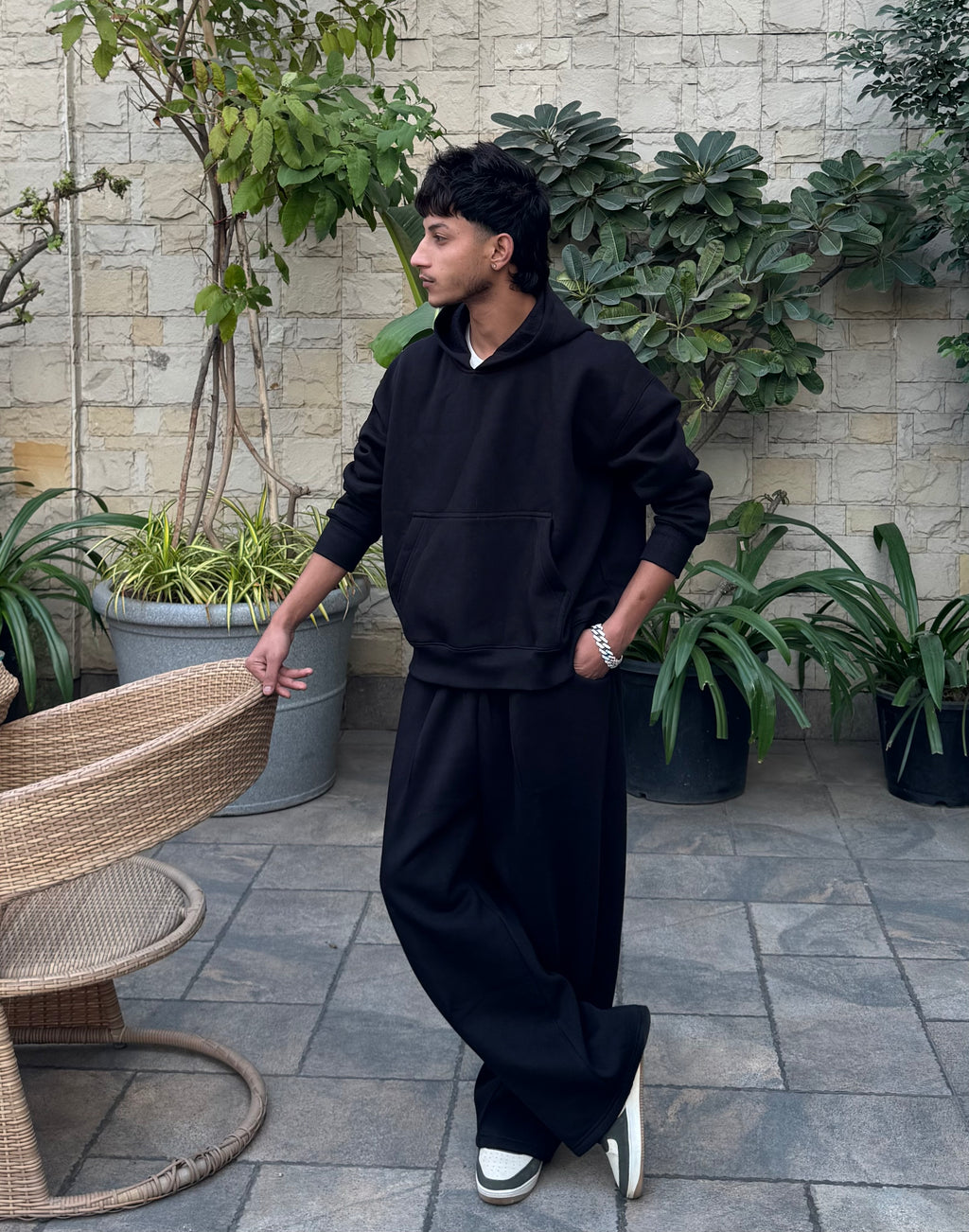 BLACK SWEAT AND BLACK HOODIE