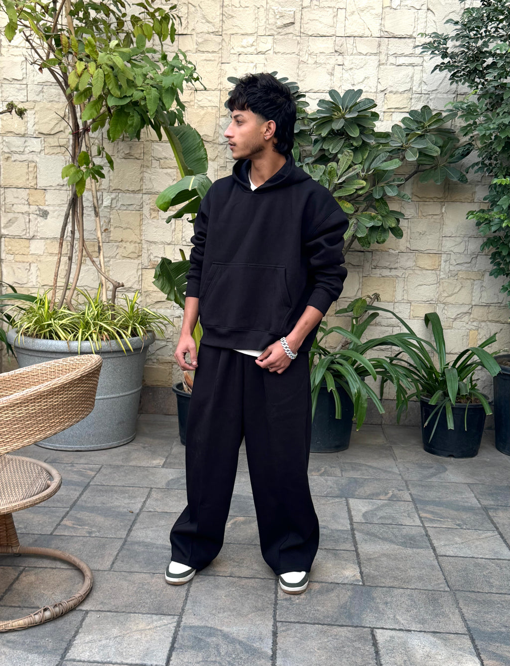 BLACK SWEAT AND BLACK HOODIE