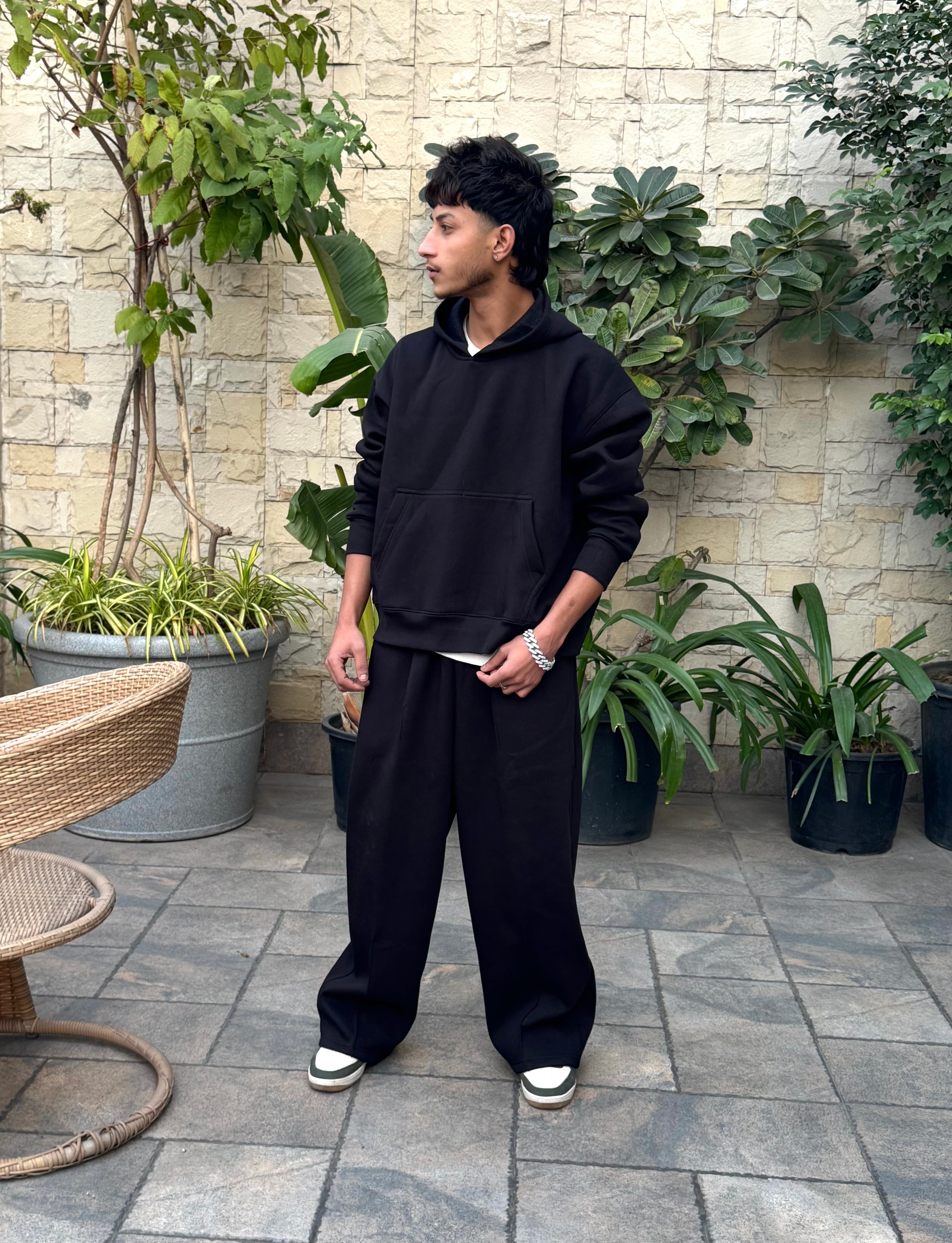 BLACK SWEAT AND BLACK HOODIE