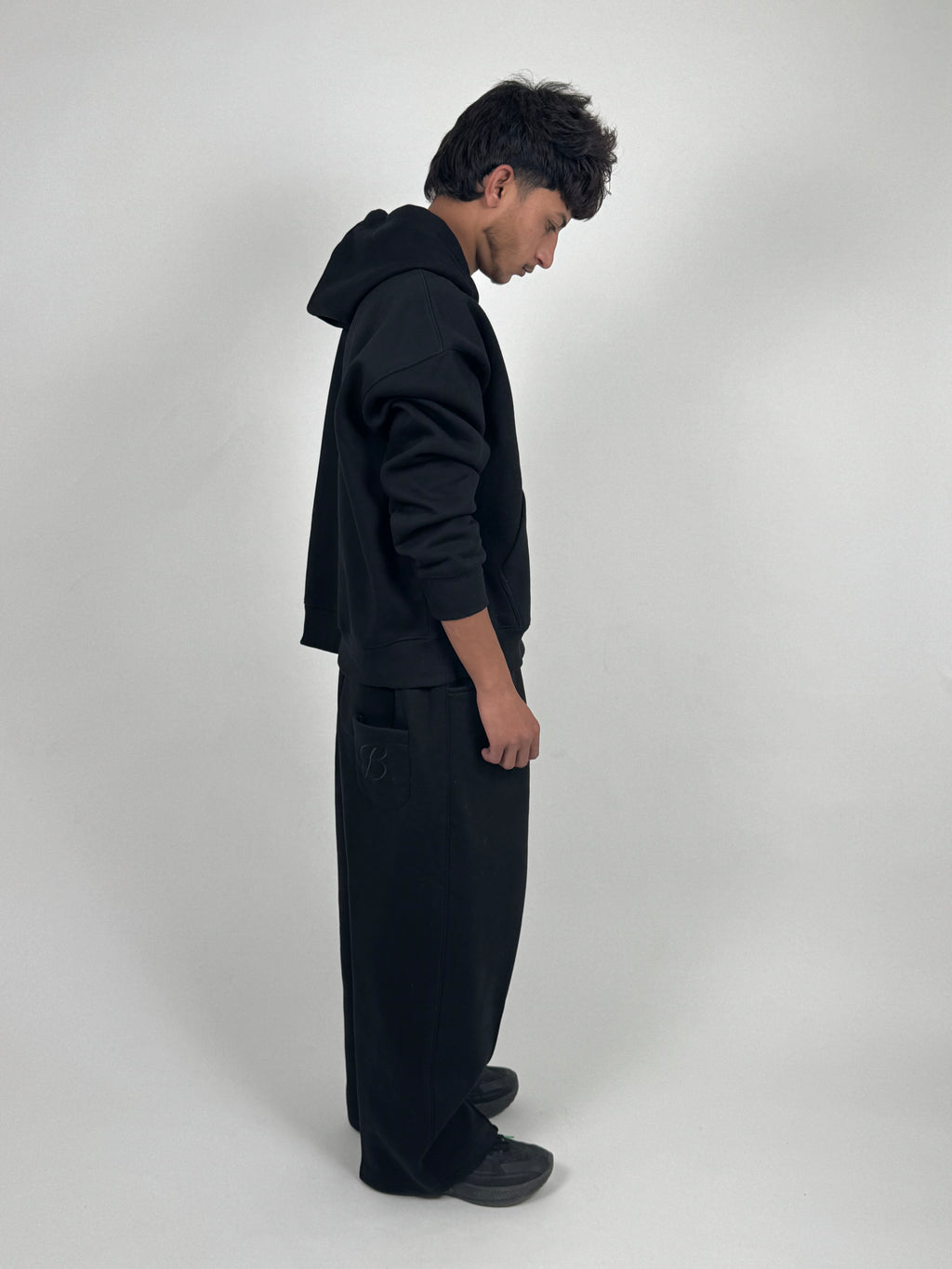 BLACK SWEAT AND BLACK HOODIE