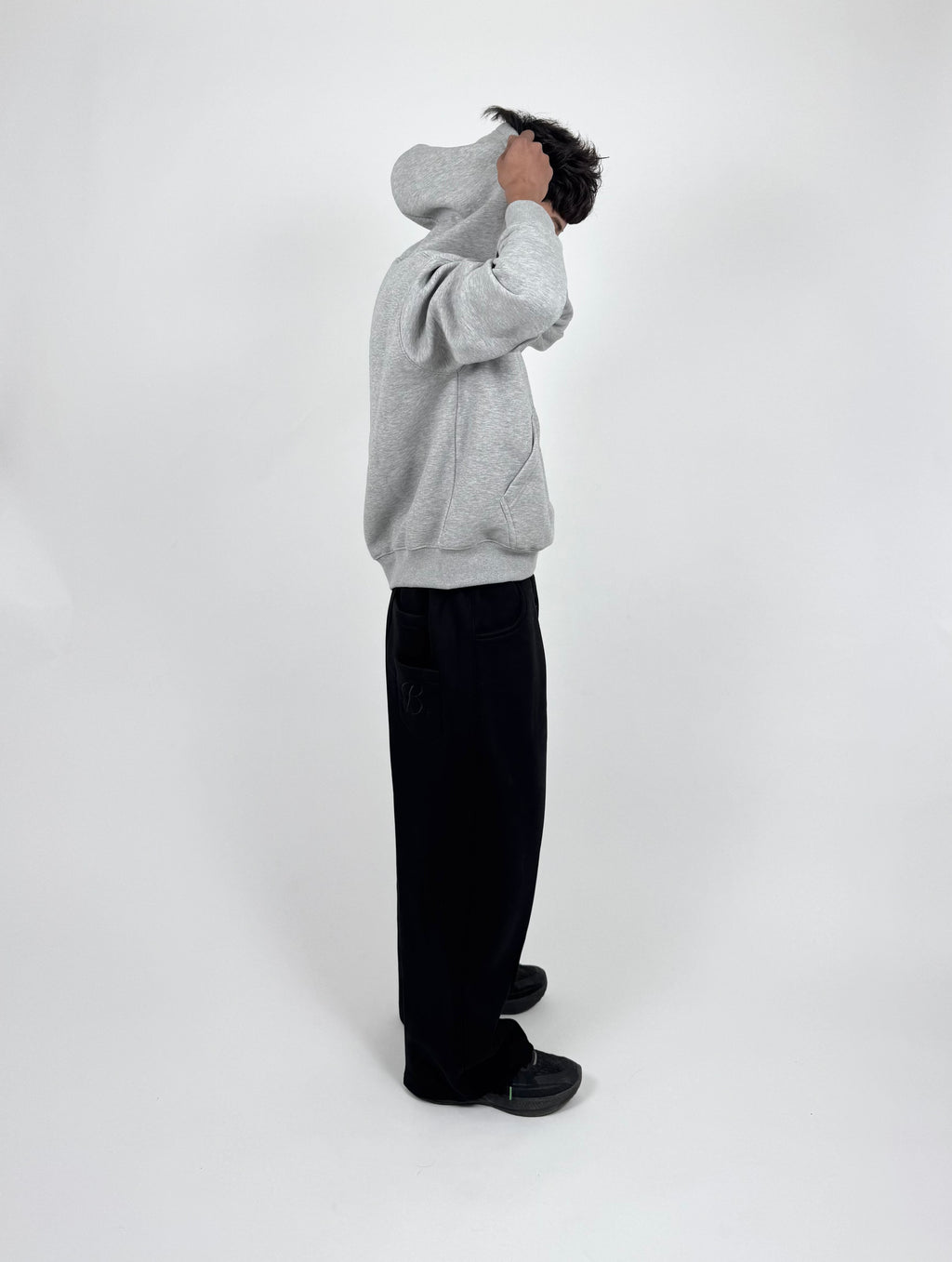 BLACK SWEAT AND GREY HOODIE